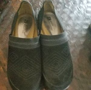 Women's Comfortable Wedge Shoes.